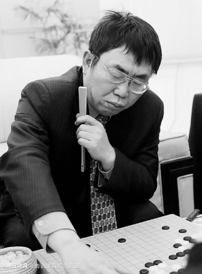 棋迷雪中送别聂卫平！古力：聂老不仅是我恩师 更是照亮中国围棋的灯塔