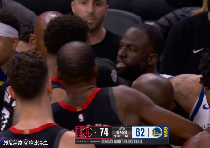 火爆！追梦球砸+推搡小贾爆发冲突 杜兰特看不下去上前劝架