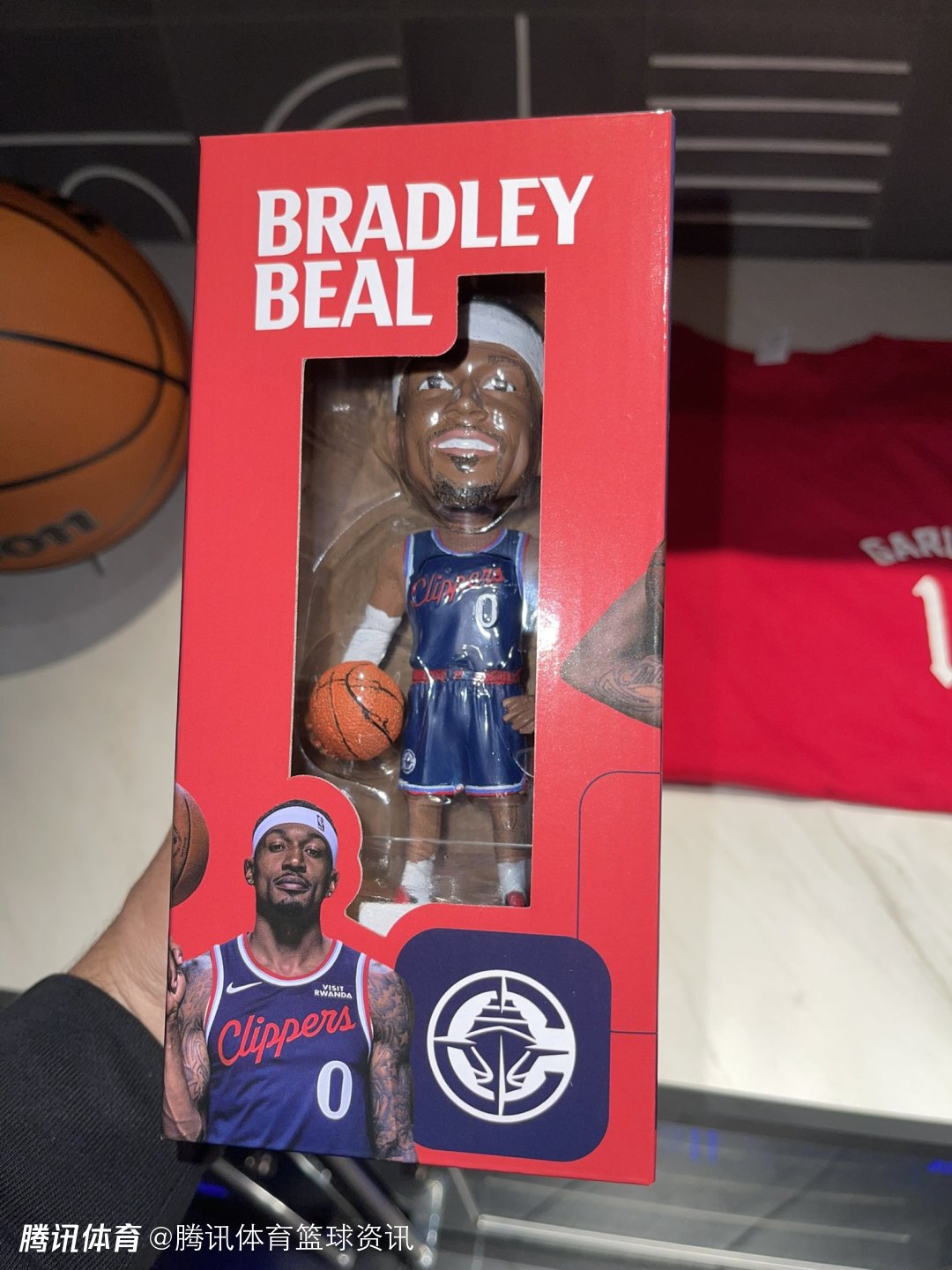 快船向球迷赠送比尔摇头娃娃 保罗哈登离队后6个活动缩水至4个