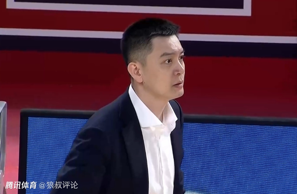 杨鸣：第四节关键球处理总是差一口气 这种情况连续出现大家会有点阴影