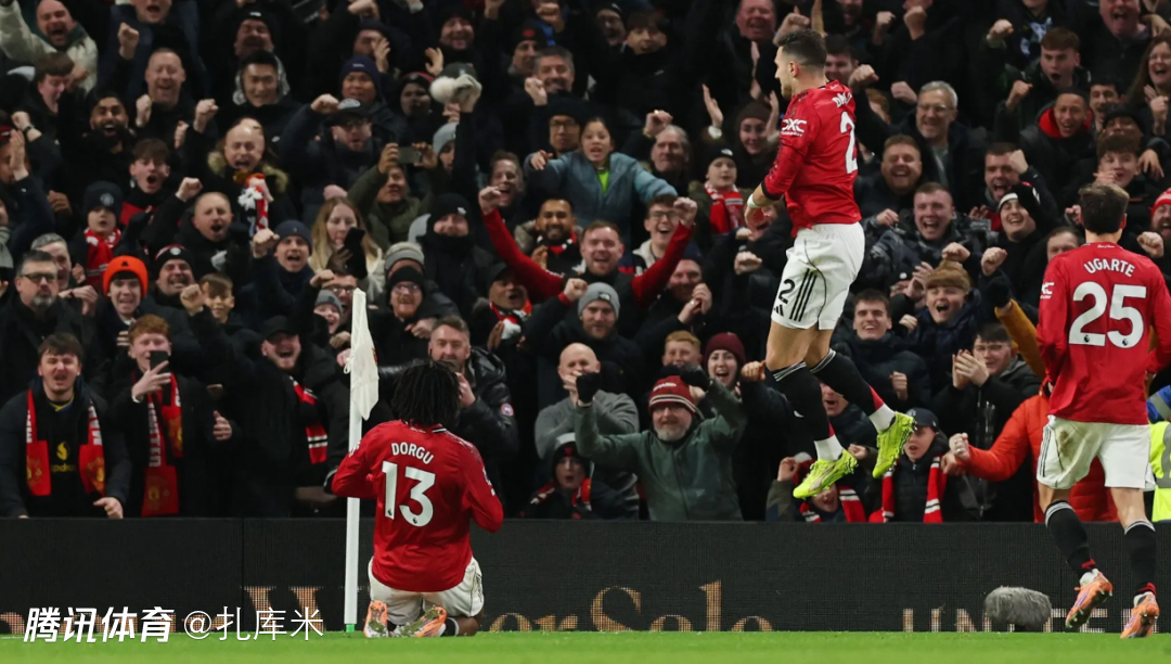 英超-多古处子球制胜、谢什科+霍尔中框，曼联1-0纽卡追平前4