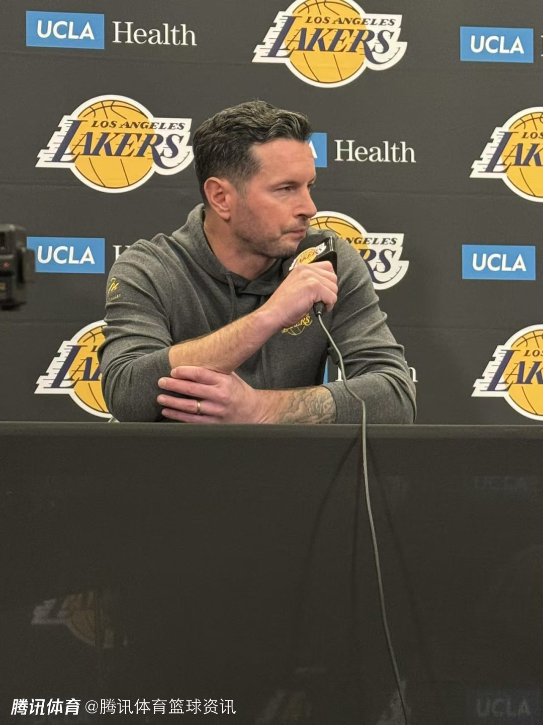 雷迪克：巴夫金与小尼克-史密斯是今天主要持球人 东契奇仍是每日观察