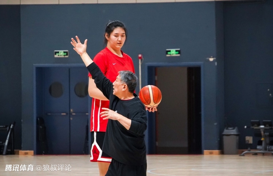 中国女篮热身赛14人名单：张子宇杨舒予领衔 王思雨回归引关注