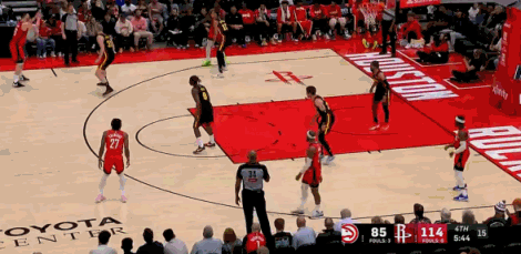 被坑了！申京砍三双下场后被扣除1个篮板球 连续2场助攻上双生涯第二次