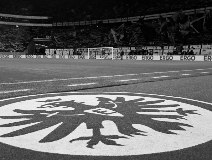 87岁法兰克福球迷观赛时心脏骤停，心肺复苏成功后不幸去世