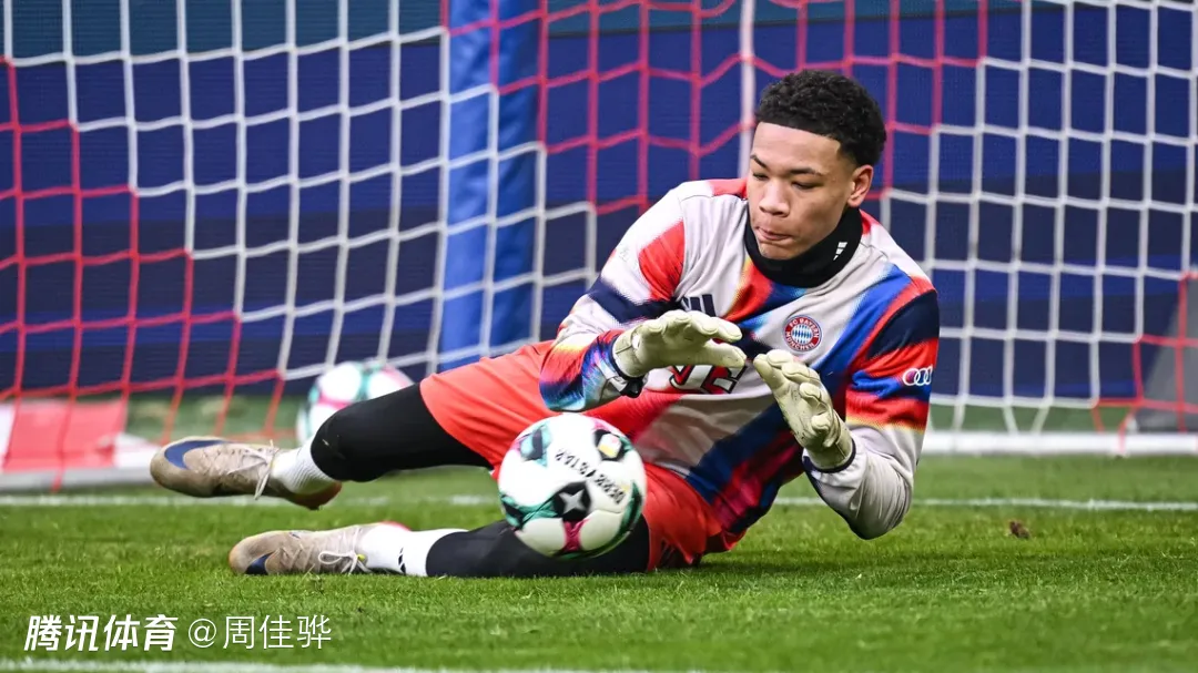 孔帕尼的烦恼！拜仁慕尼黑闹“门荒”，16岁小将有望出战欧冠