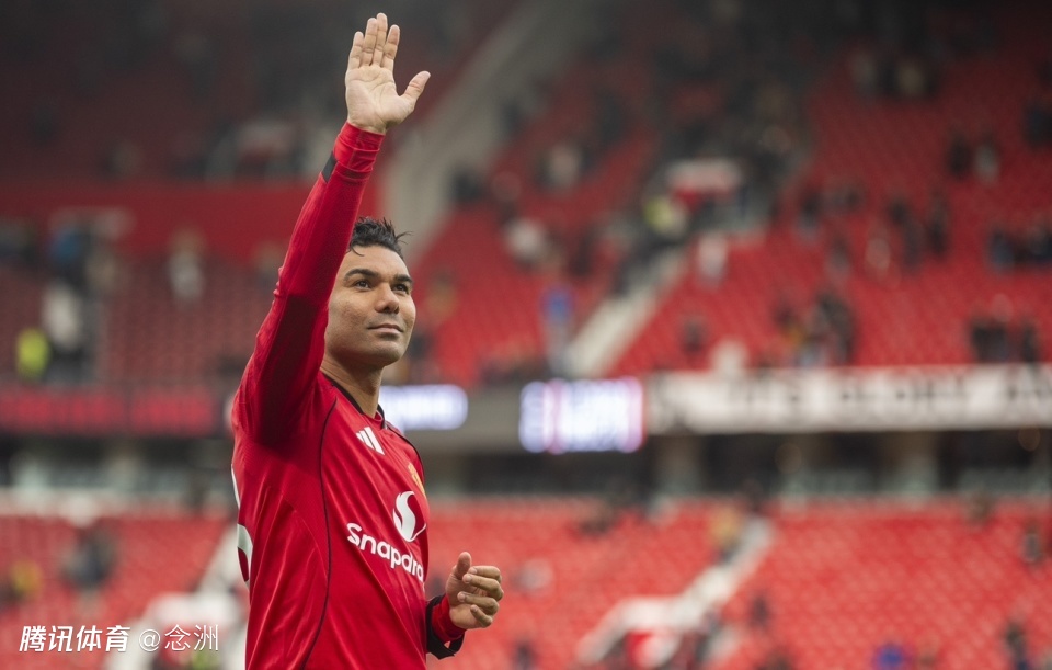 足坛一夜动态：曼联官宣胖虎今夏离队！C罗明年或退役 维拉直通16强