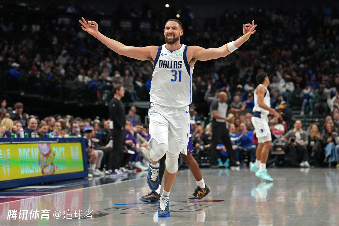 梦回巅峰！克莱轰23+6记三分激情庆祝 连创纪录解锁17000分