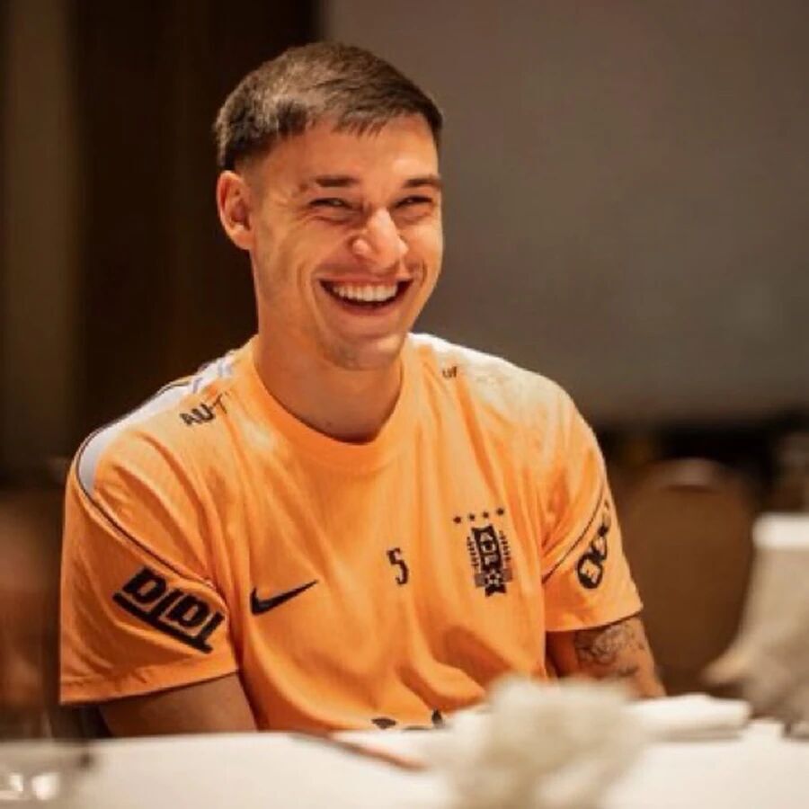 曼联6000万铁腰堕落成灾星之谜揭秘！全队最早离开训练场，上场就丢球不胜