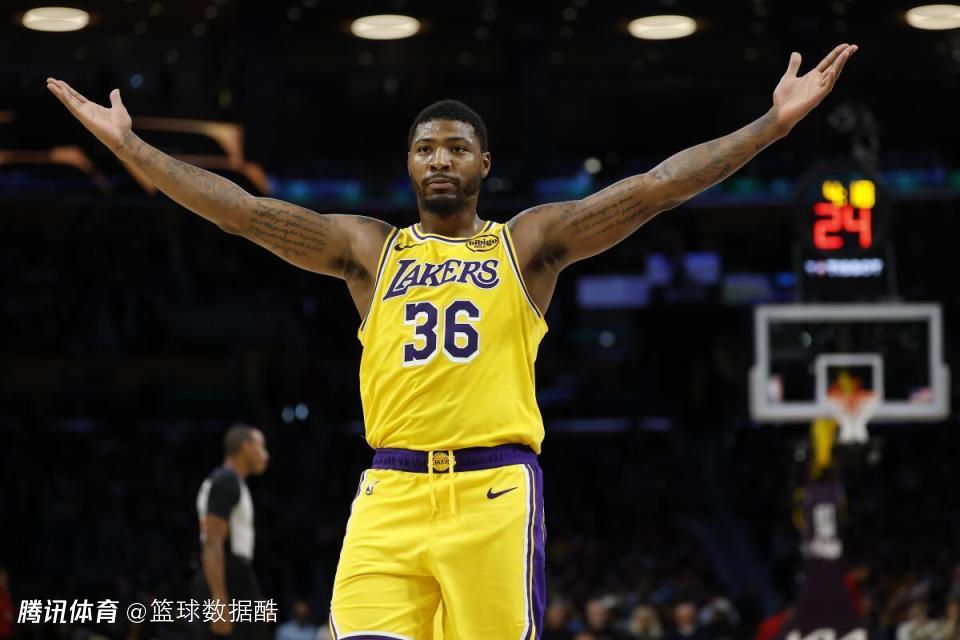 斯马特曾因怒锤相框致失血过多昏迷 手中带着残留玻璃碎片打了6年