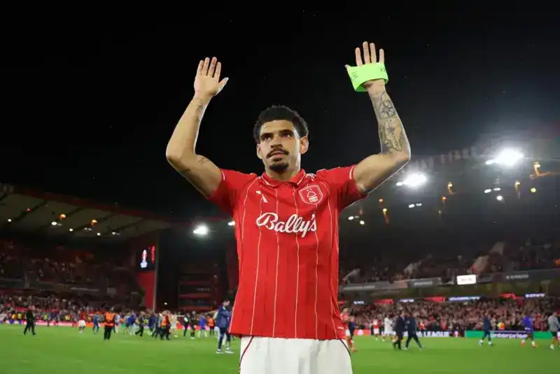 怀特：对手被罚下一人让我们侥幸获益，这场胜利不可思议