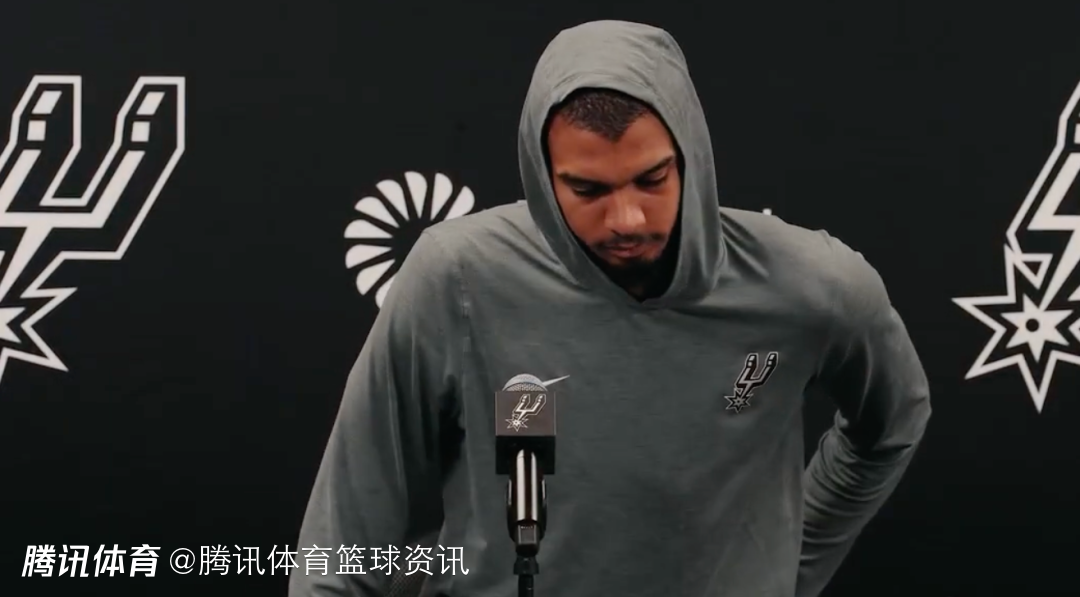 文班：一旦踏上球场大家就得扛起责任 为米奇成为全明星主帅感到开心