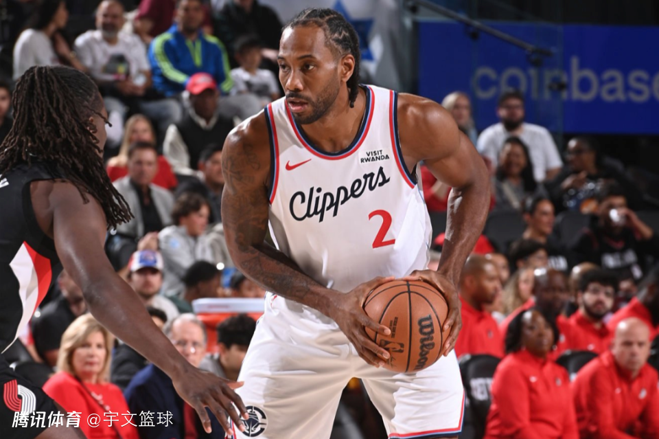 快船5连胜被终结锁定附加赛！莱昂纳德23+8丢关键卡位战 三分5中0背锅