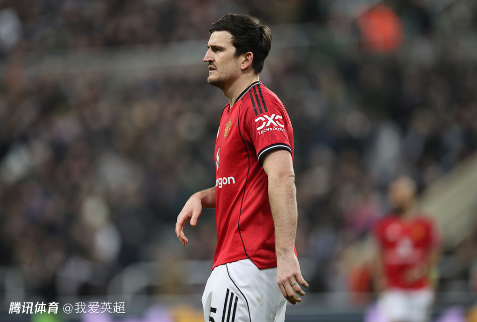 半场多打1人遭绝杀！英超：曼联1-2十人纽卡 12轮首败 B费送点+助攻