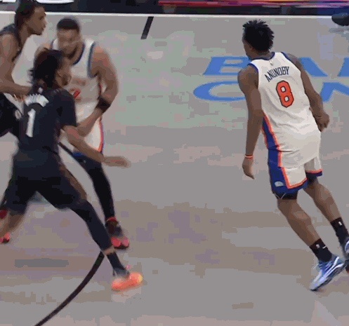 冲突！阿奴诺比怒推克拉克斯顿 双方均吃到技术犯规