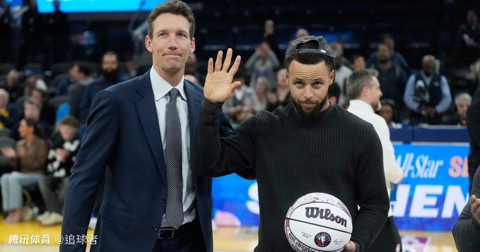 希望追梦终老勇士！邓利维：预计库里不会赛季报销+科尔下季继续执教