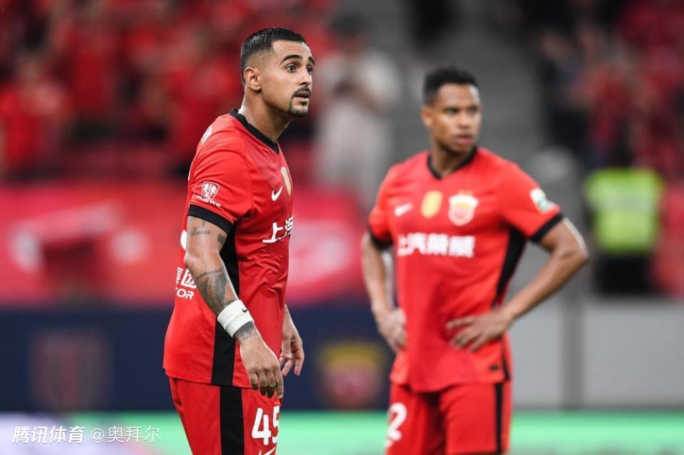 上海海港连续2年误判！莱昂纳多伤情曝光，成弃子后梅伦多震惊