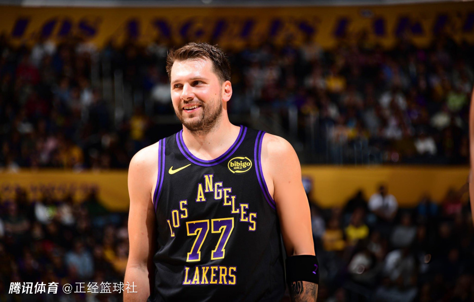 东契奇狂砍27+10+6！7失误险成罪人 抱怨裁判吞赛季第14次技犯