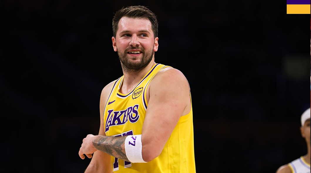 詹姆斯缺阵东契奇44+9+5+7三分湖人送步行者8连败 里夫斯19+5西亚卡姆26分