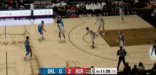 杨瀚森G联赛半场砍两双！贡献10分10板2助1帽：转身劈扣太轻松