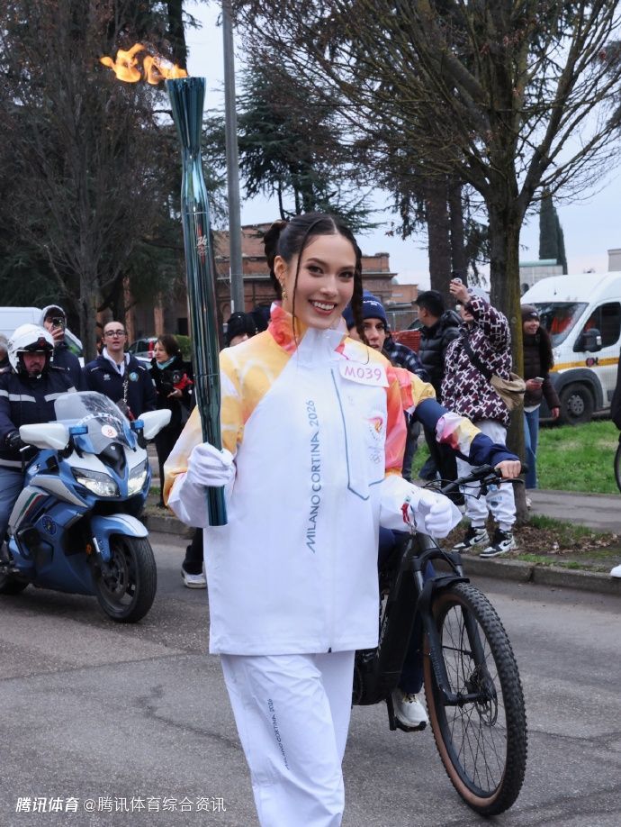 冬奥圣火抵达科尔蒂纳丹佩佐：成龙谷爱凌参与传递