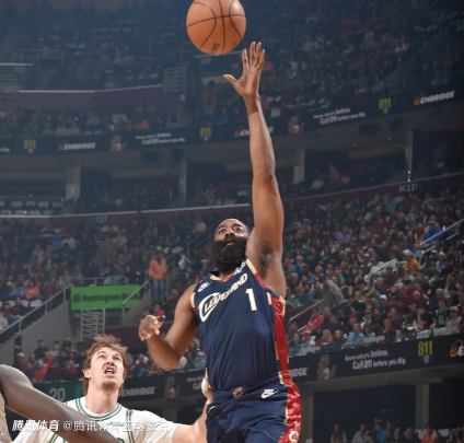 哈登：达到凯尔特人级别我们需保持心态稳定 米切尔是球队领袖能以身作则