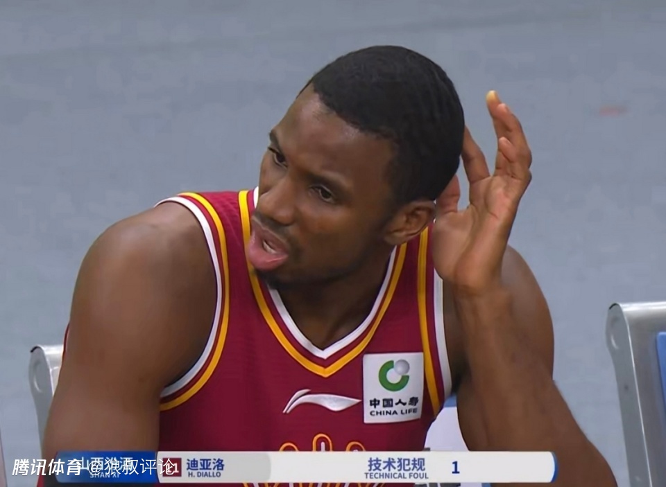迪亚洛情绪上头未换人离场吃T惹争议 末节仅打31秒5犯离场险酿大错
