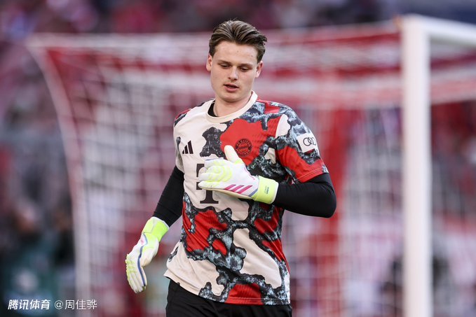 孔帕尼：乌尔比希恢复训练令我欣喜，他应该会首发登场