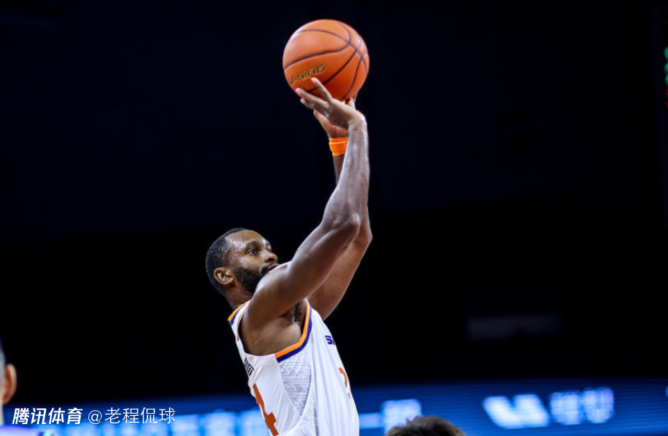 前FMVP弗格本赛季场均7分命中率29% 辽宁放弃他没错
