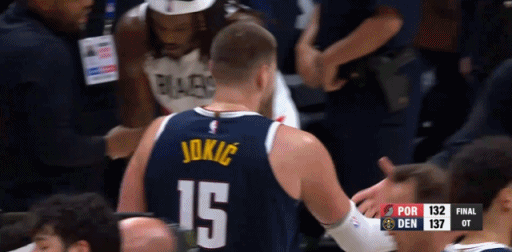 小杨面对偶像遗憾未能出战！约基奇赛后主动找到杨瀚森拥抱致意