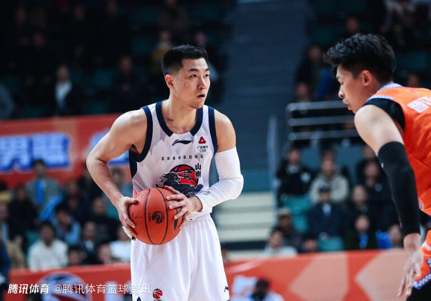 媒体人：高诗岩双腿膝盖积水严重 不会出战与北京男篮的比赛