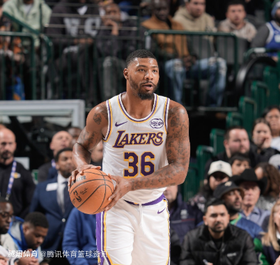 斯马特：东詹二人不仅自己得分还盘活全队 这给我创造了空间去冲抢篮板