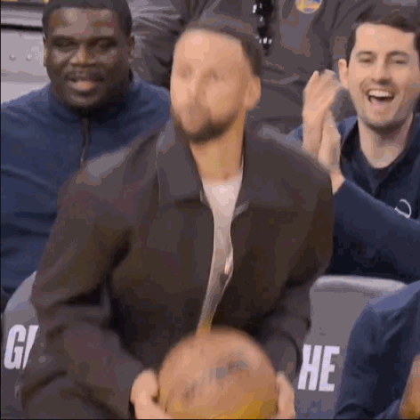 场边整活！库里伤停仍抢戏 替补席假装投三分逗乐全场