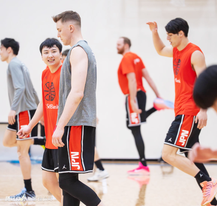 舍弃更强归化霍金森选用老将柯克 日本男篮为何这么做？