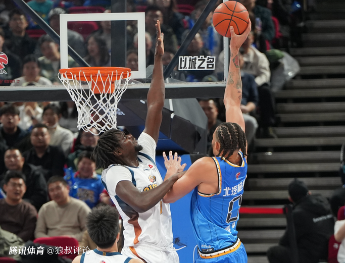 CBA生涯首秀！麦基12中5得12分6板3助 连续“举火烧天”引关注