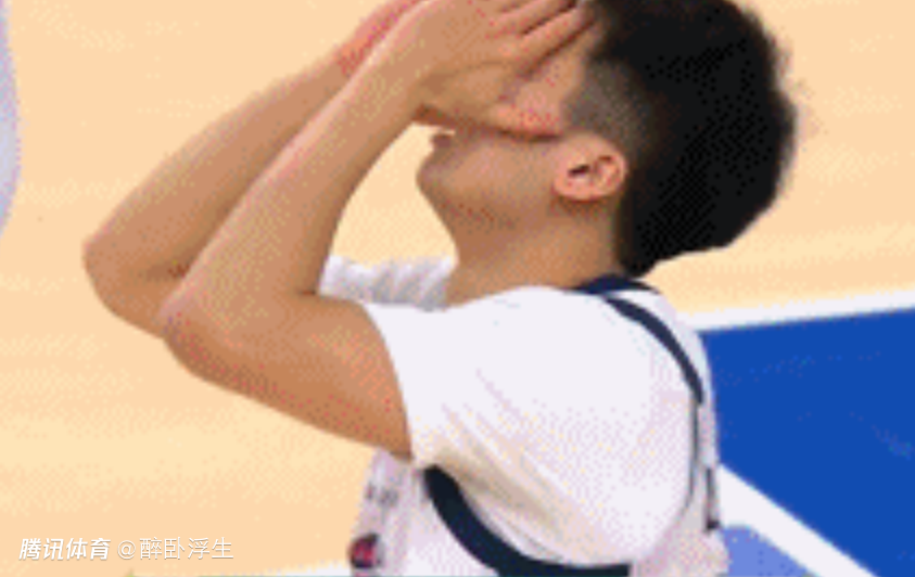 噩梦！前国手于德豪半决赛5分钟0分5犯被罚下 抱头不敢相信