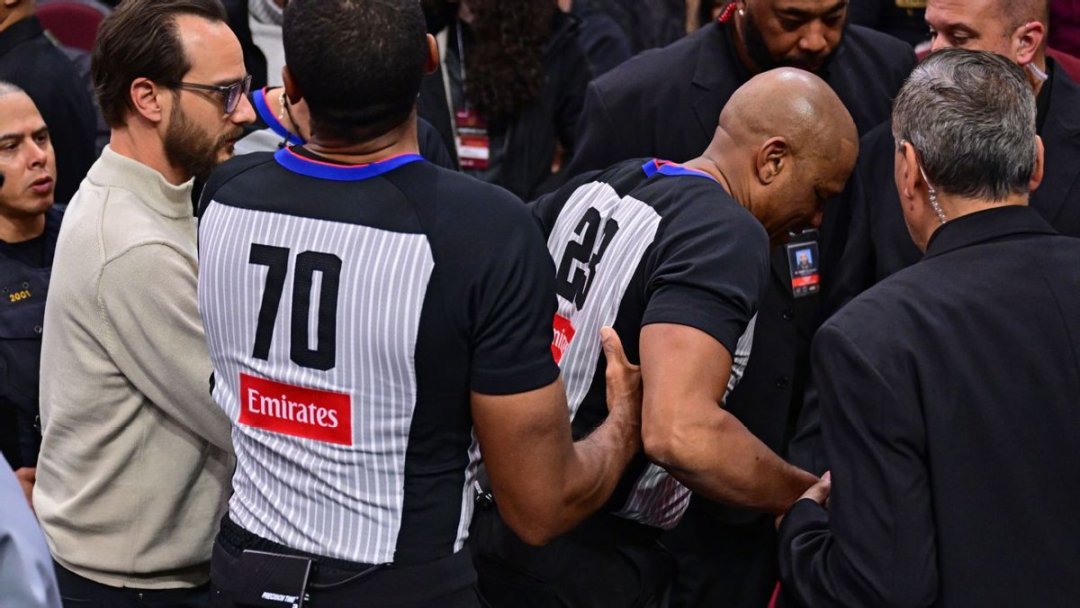 NBA裁判特雷-马多克斯在公牛vs骑士比赛中因伤离场