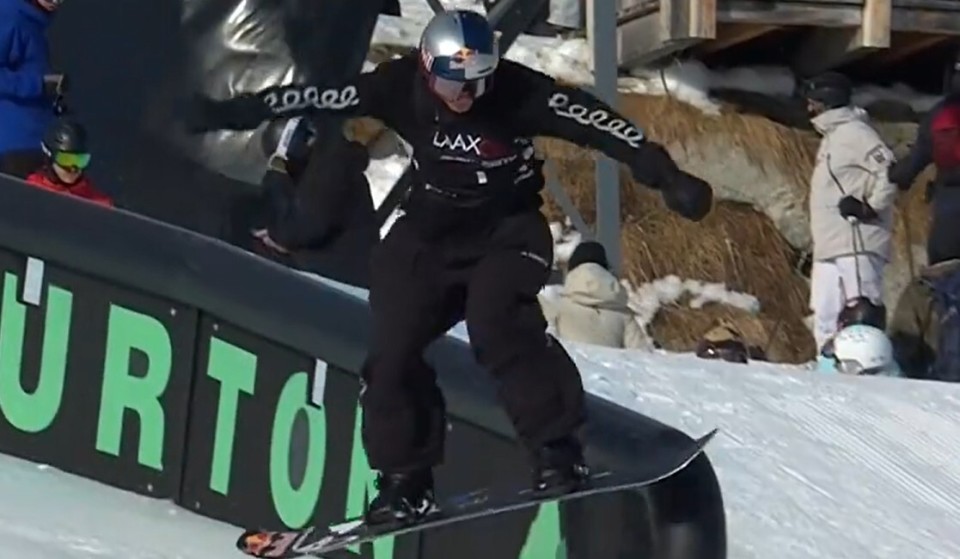 首位出场顶住压力！单板滑雪世界杯莱克斯站：苏翊鸣获坡障季军