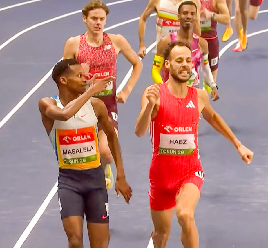 冲线时做出“毙了你”的动作导致成绩作废 不服判罚称莱尔斯也有类似动作