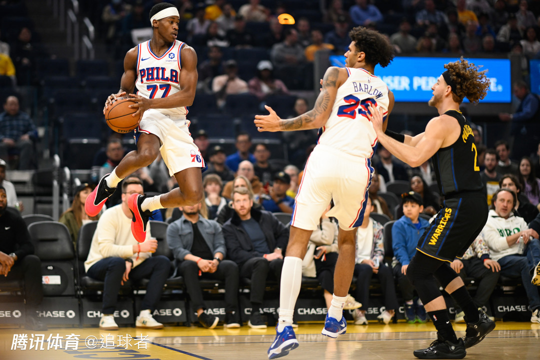 76人8人上双狂赢勇士！埃奇库姆25+7 库里伤停追梦正负值-27