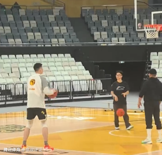 胡金秋结束国家队征程重返俱乐部训练引热议！王博：必须强制让他休息几天