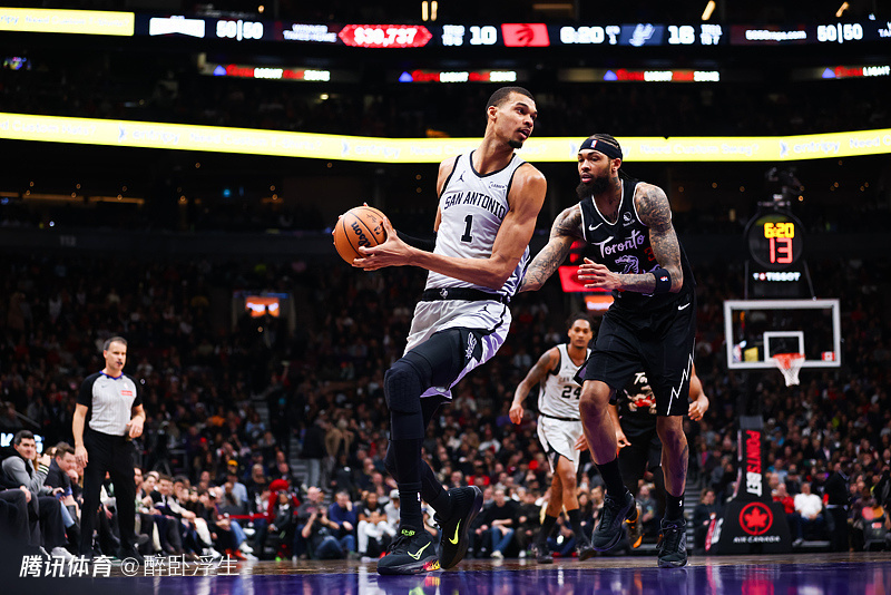 马刺逆转双杀猛龙豪取10连胜 文班12+8+5帽莺歌20+11丢绝平球