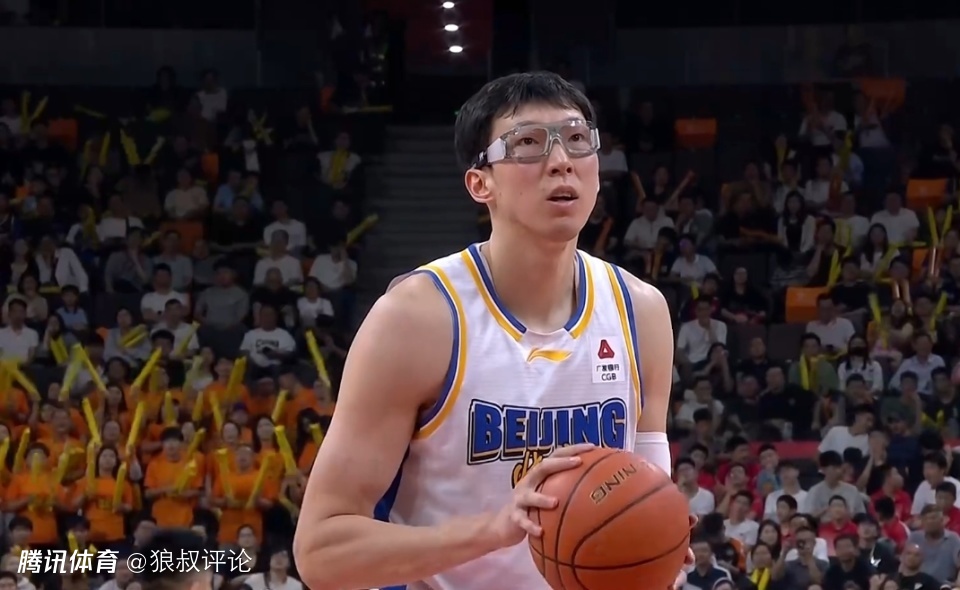 罚球7中1太糟糕！周琦战旧主3分9板1帽 末节统治禁区完成“救赎”