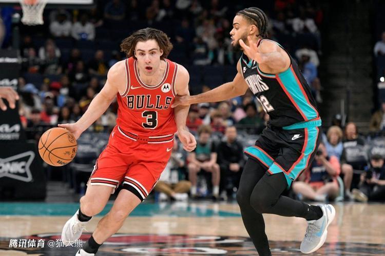 数据帝：18+13+10！一人追平历史第二 2米03前锋复制詹姆斯壮举