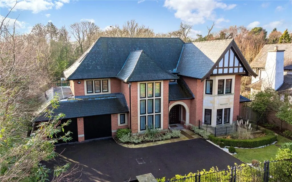 太阳报：孔帕尼345万镑出售柴郡豪宅，意味将留在德国执教