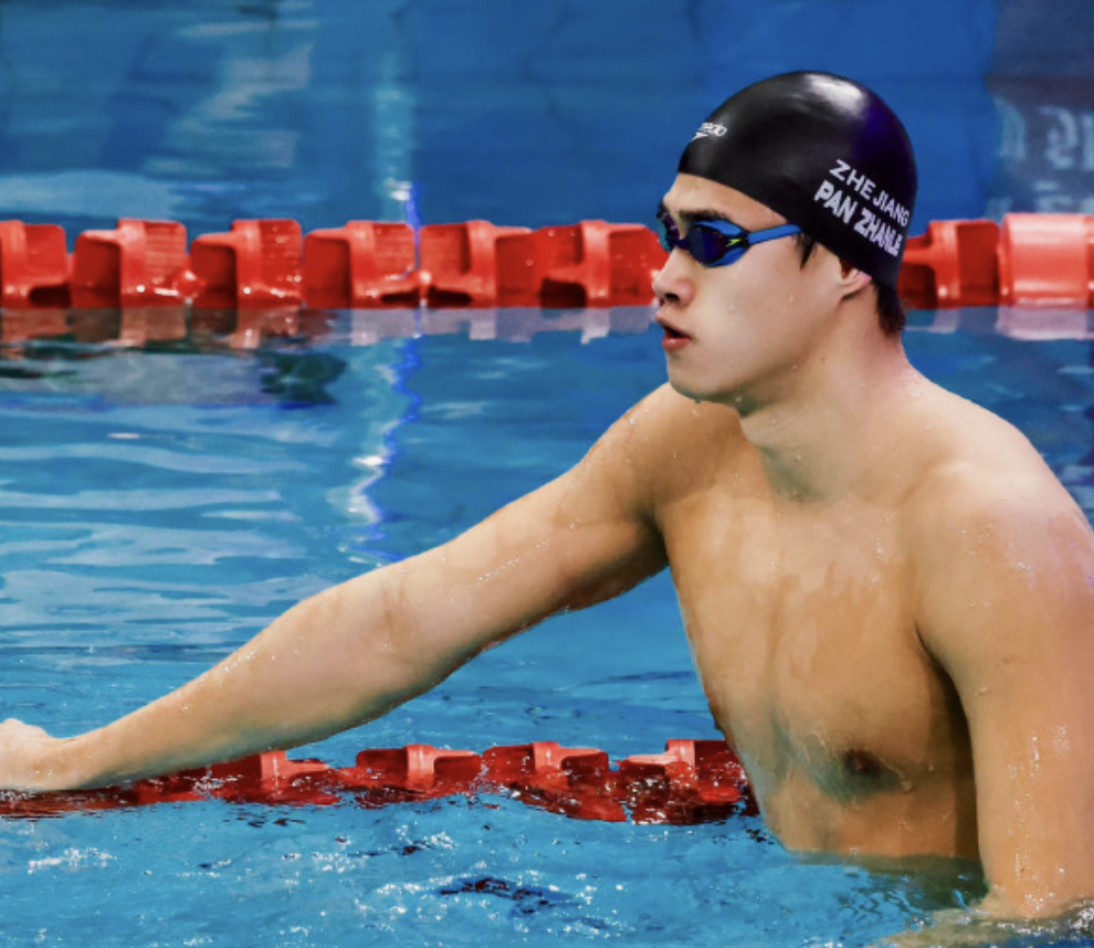 中国游泳公开赛：潘展乐100自预赛47秒94小组第一 今晚决赛对决查尔默斯、阿莱克西