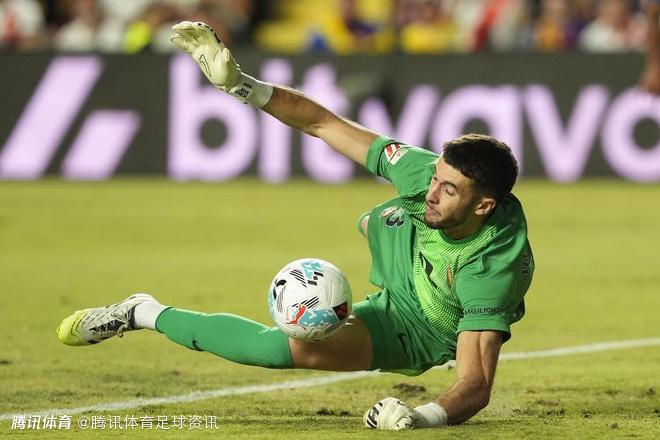 TA：霍安·加西亚获巴萨内部盛赞 被称为俱乐部的“库尔图瓦”