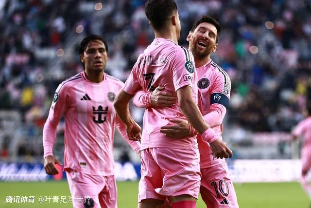 握拳欢呼！梅西庆祝900球：2万人狂欢 金球奖官方送祝贺