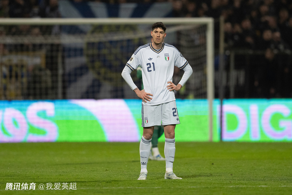 染红致队无缘世界杯！7000万中卫社媒遭怒冲：退役吧，你毁了意大利