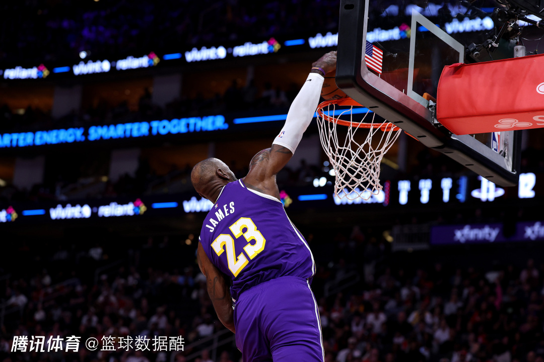 詹姆斯转型内幕：雷迪克与他深度沟通 老詹坦然接受球权减少